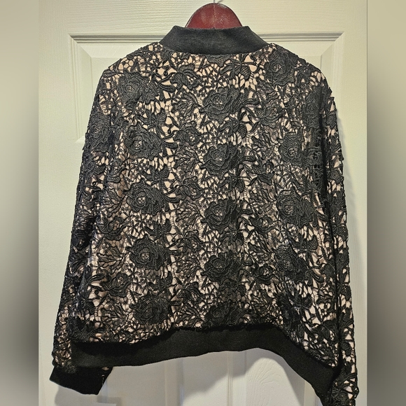 NWT Stella & Dot Black Lace Nude Illusion jacket. Size 1X. - Picture 3 of 7